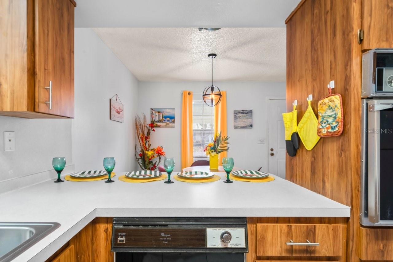 Breakfast bar for easy entertaining