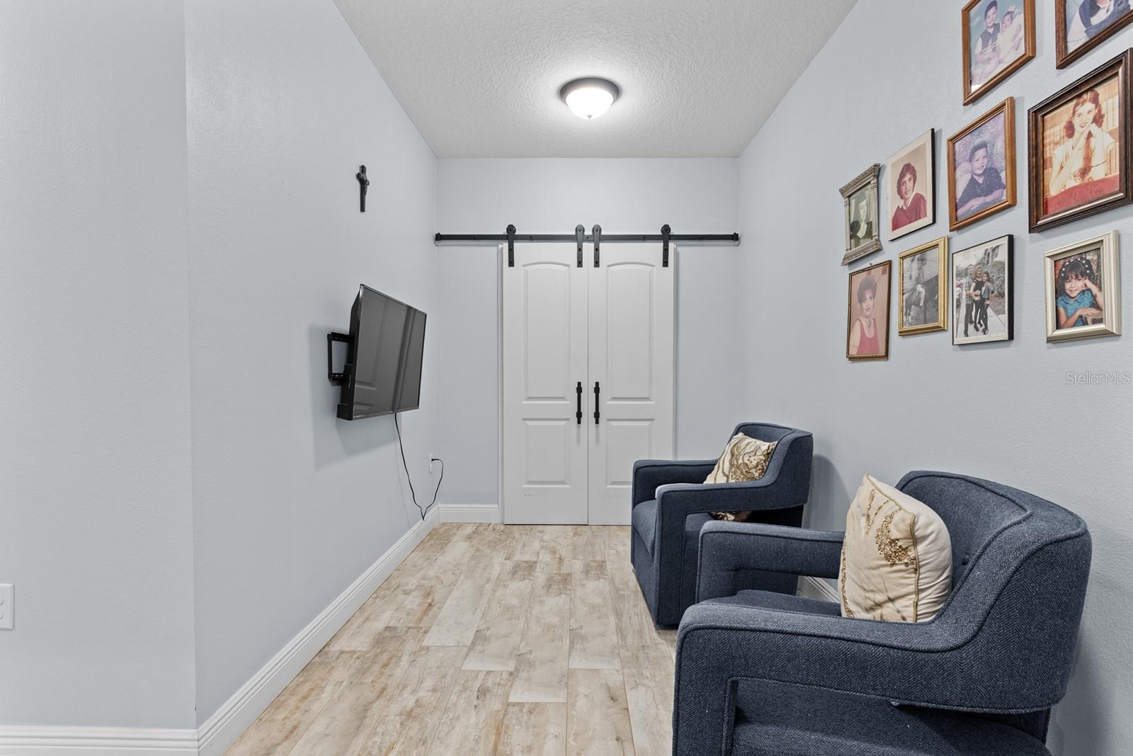 EXTRA ROOM OR LIVING AREA