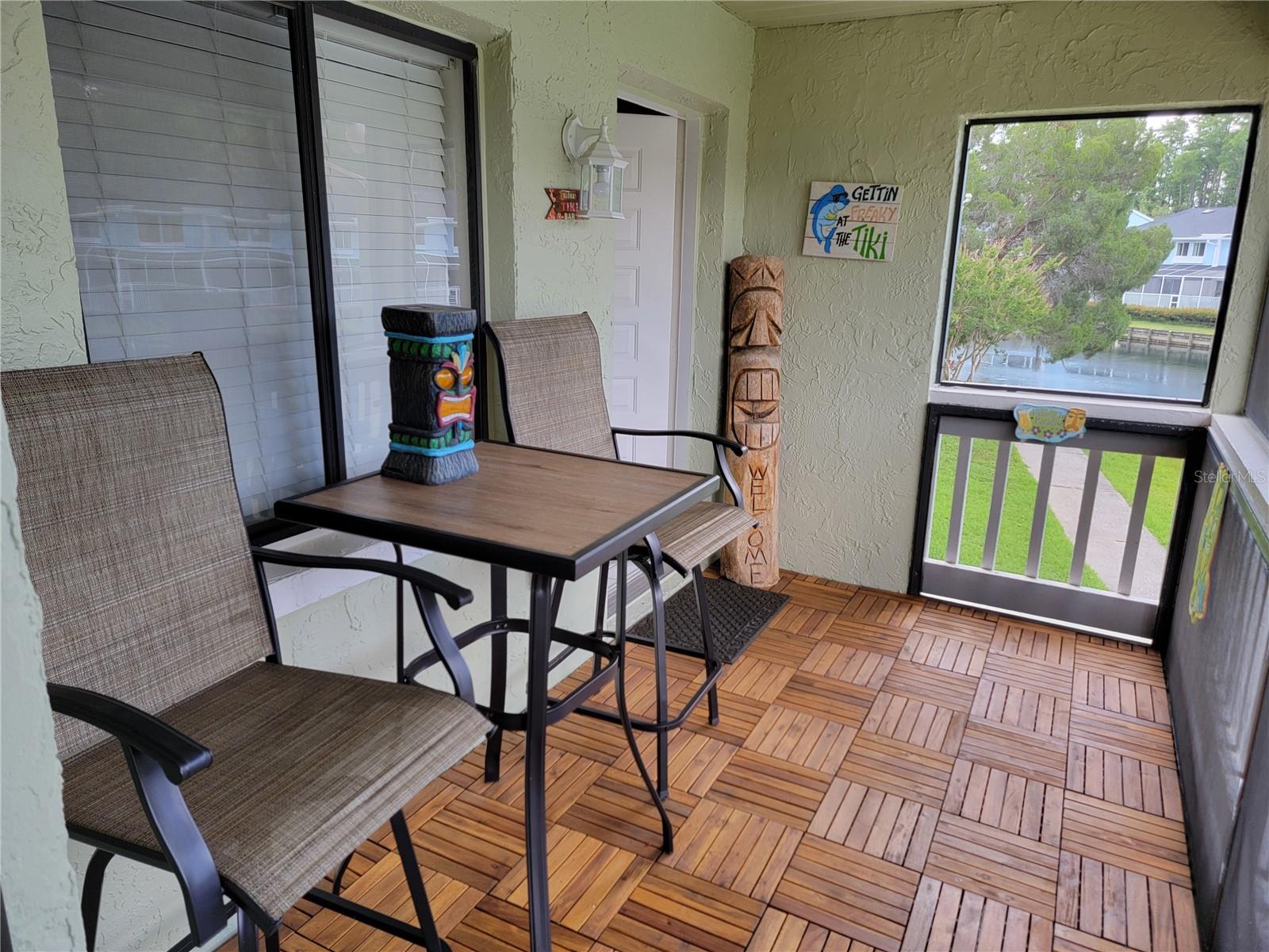 Private screen porch