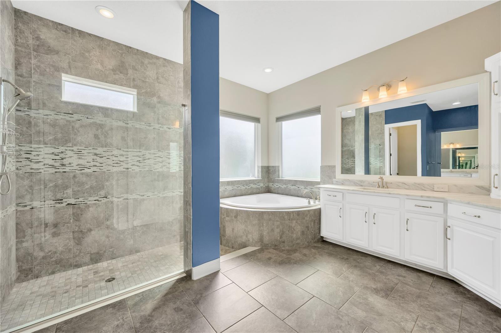 Master Bathroom 07