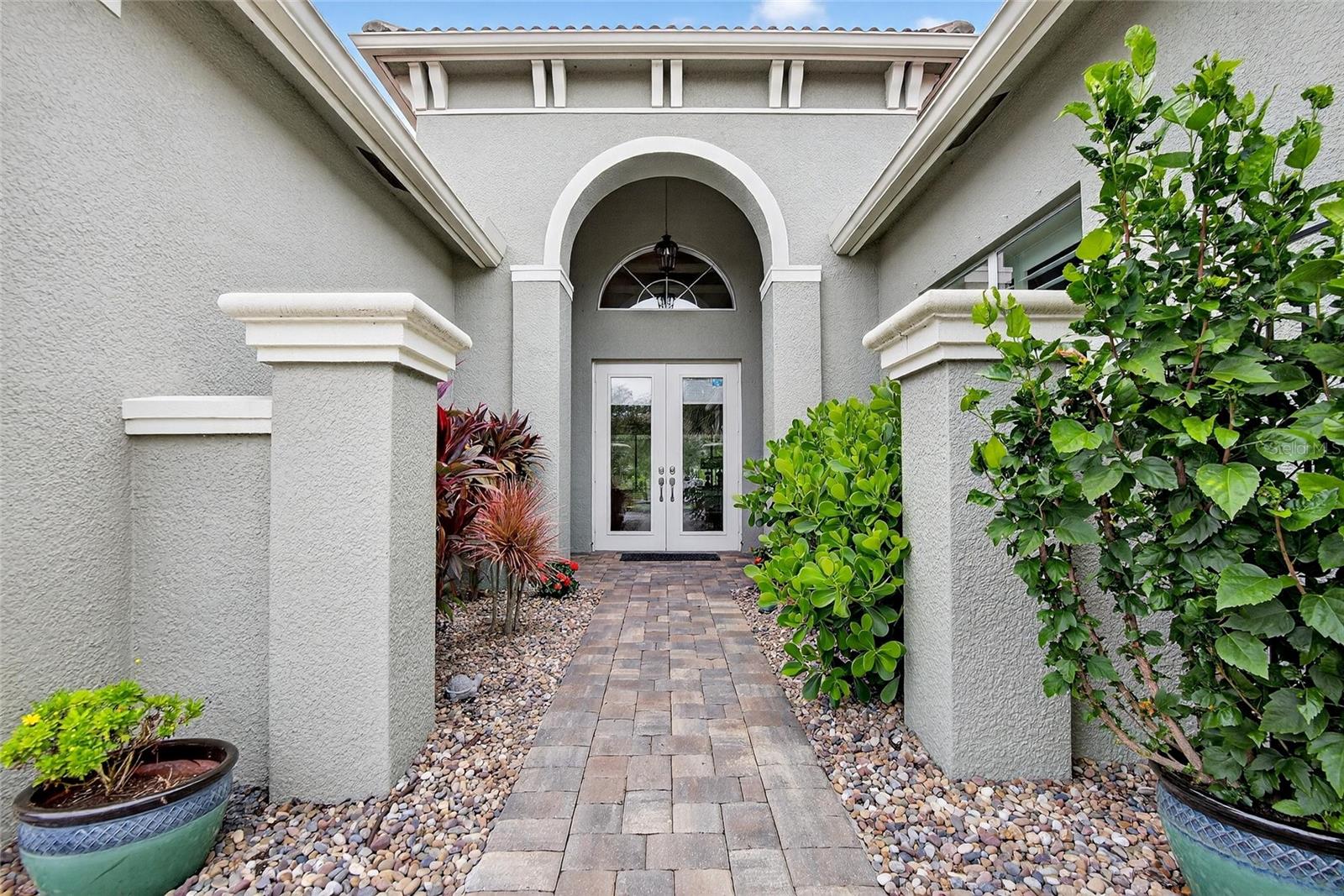 Exterior Front Courtyard
