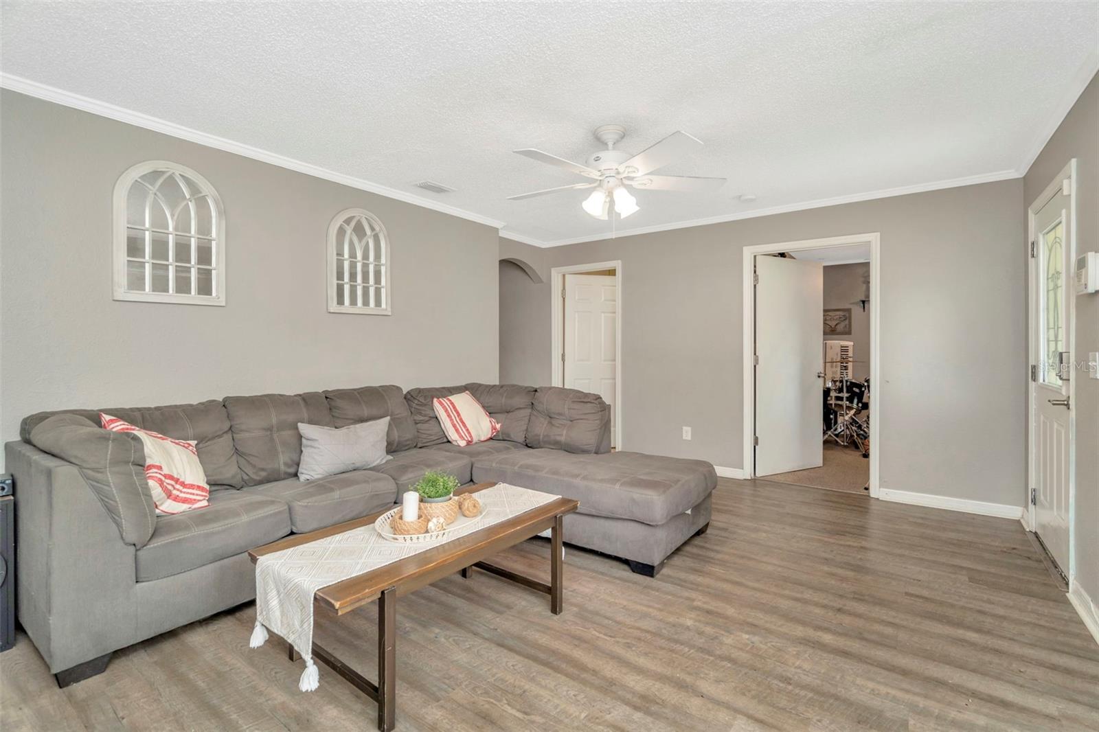 Living / Lounge Room