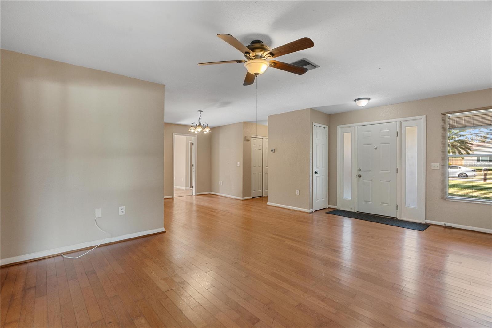 Living Room/Dining