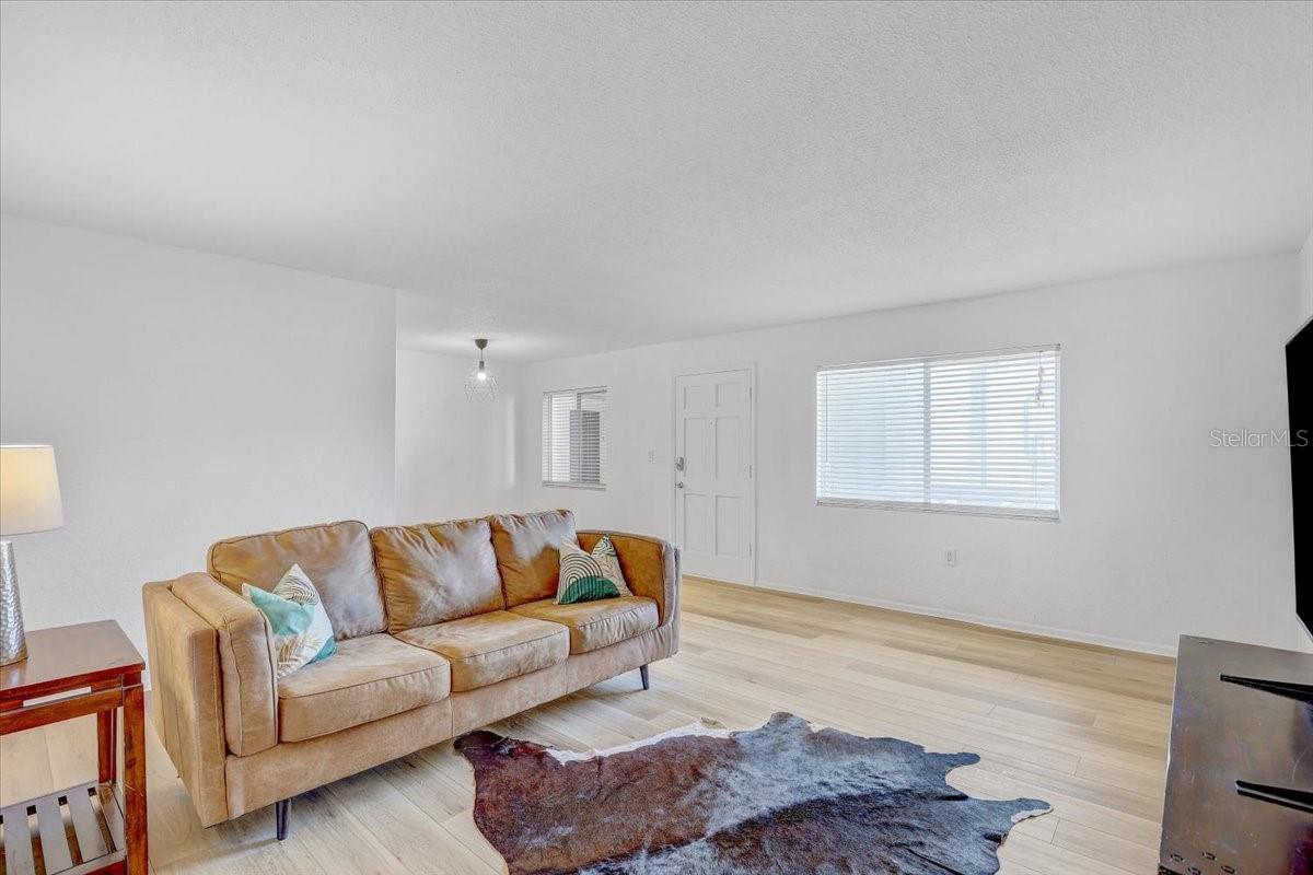 Living room (cable included)