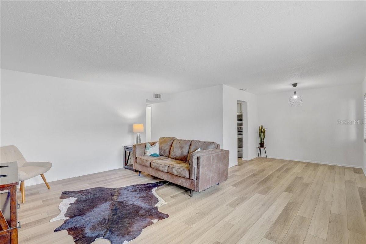 Living room (cable included)
