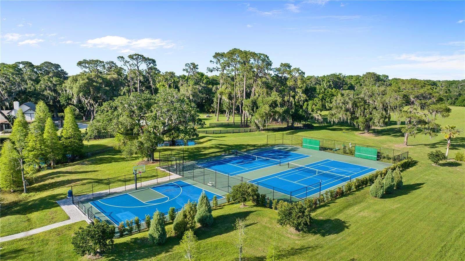 Residents enjoy access to 880-acre Lake Thonotosassa, a spring-fed and dam-controlled freshwater lake perfect for boating and waterfront living.