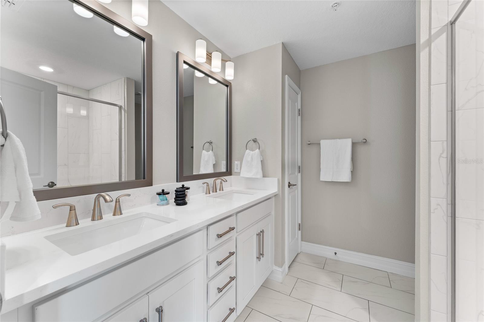 Private en-suite bathroom with double vanity.