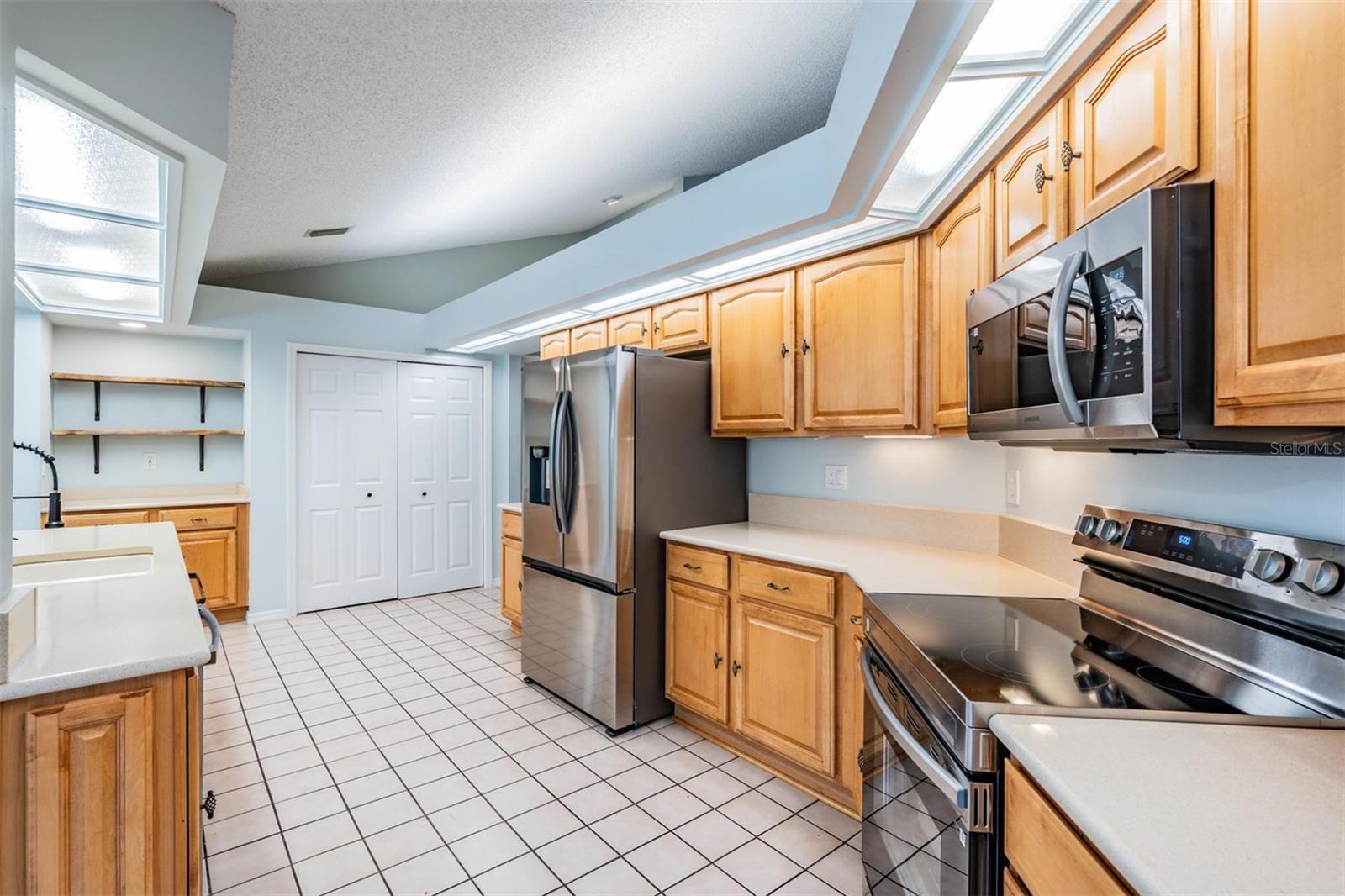Kitchen & coffee bar