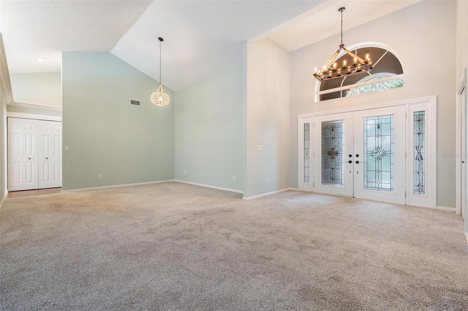 Dining room & foyer