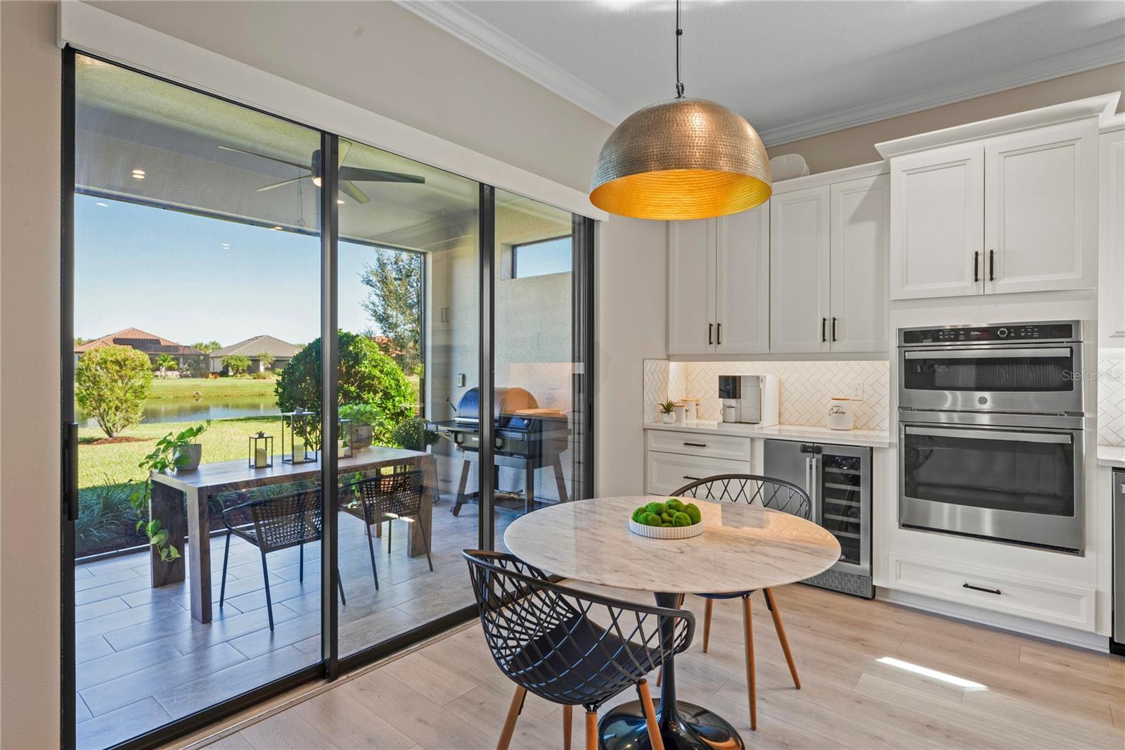 Bar and casual dining space in kitchen