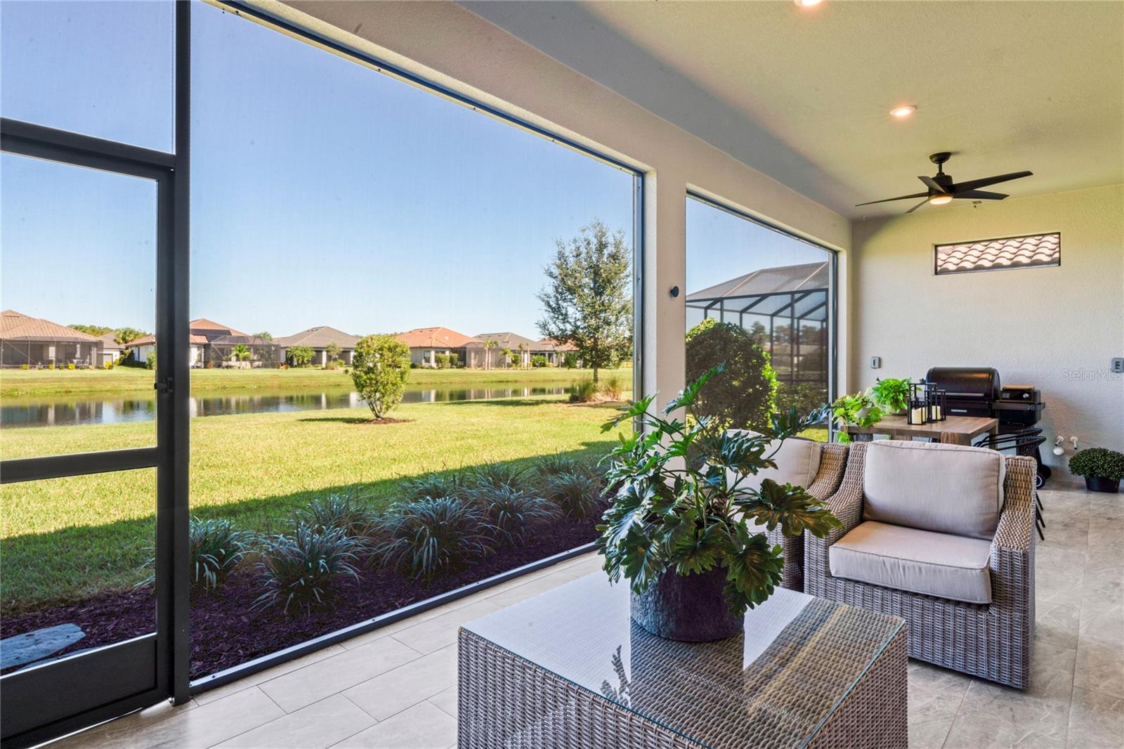 Seamless screen enclosed Lanai