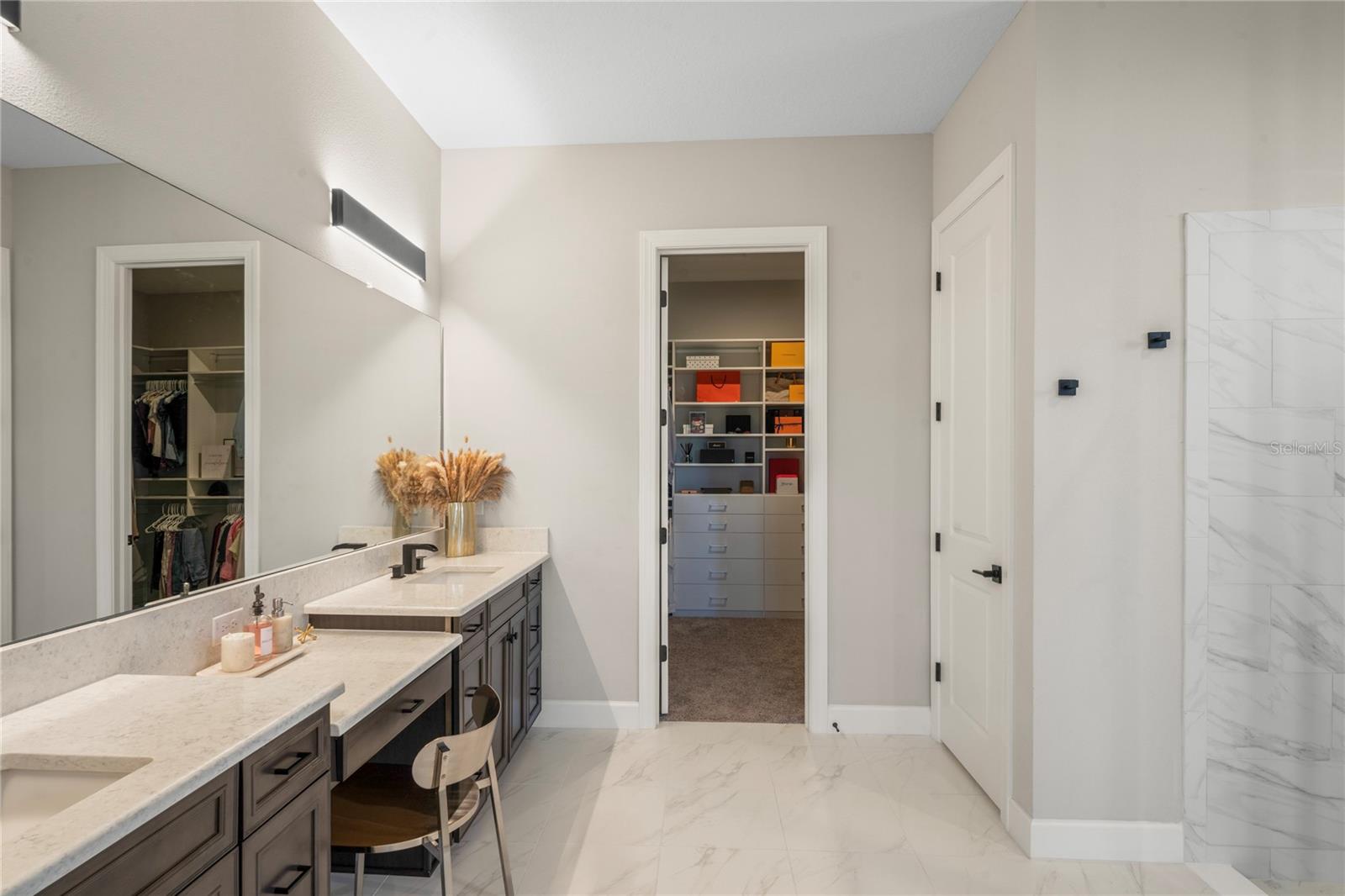 Primary bath vanity with dual sinks
