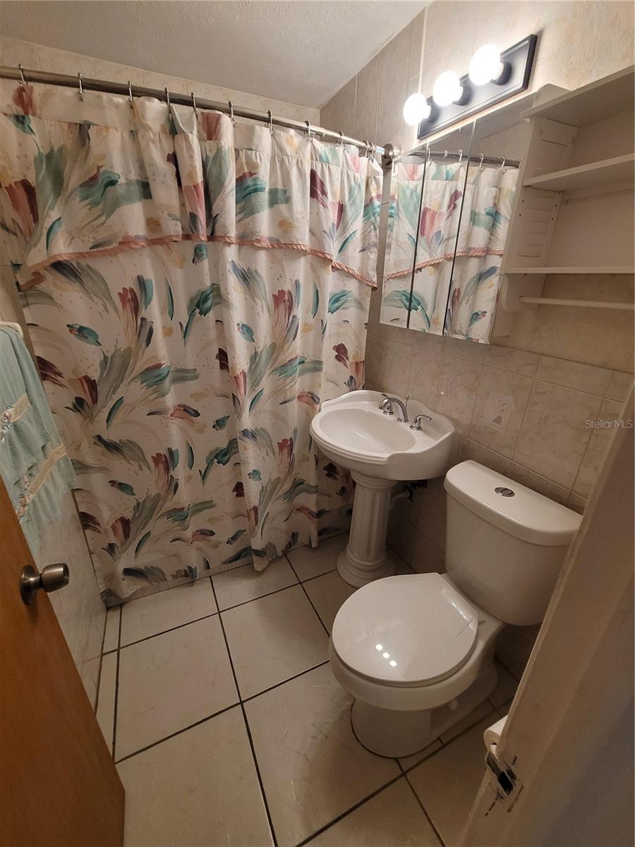TB8425972