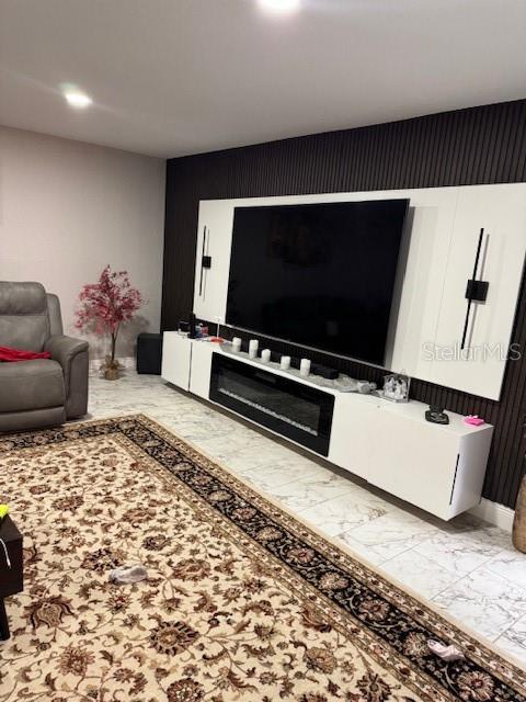 TB8426086