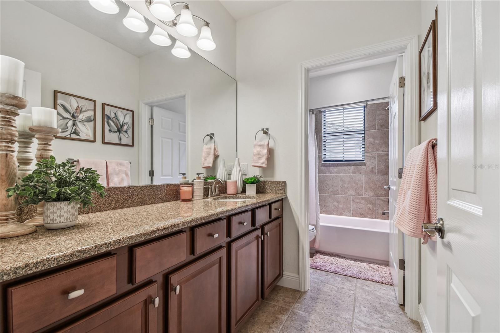 Full bathroom 3