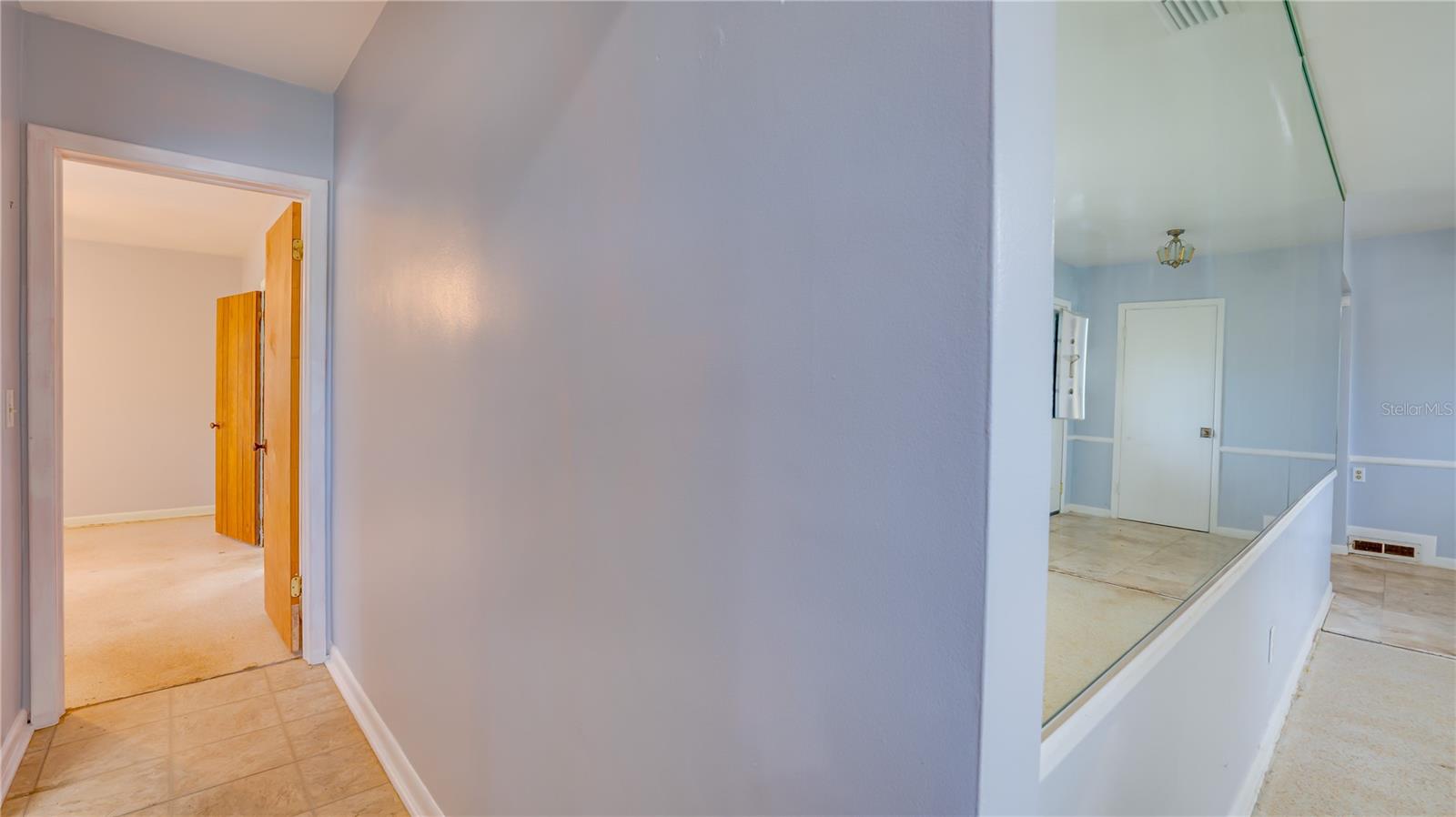 Hall-Foyer