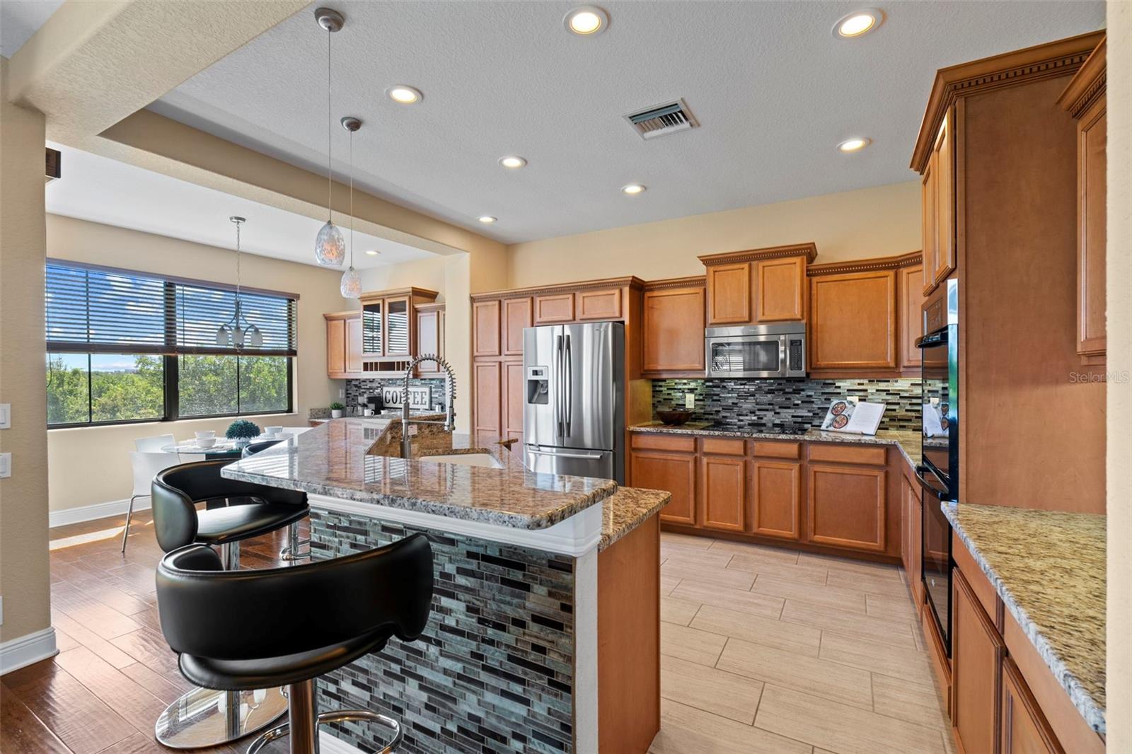 Grand Kitchen