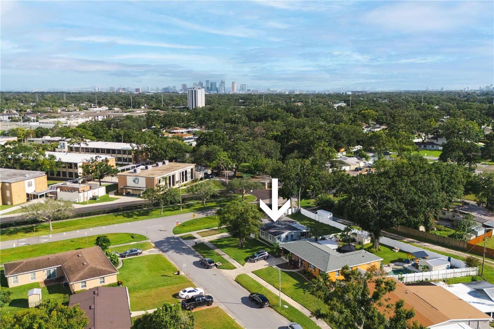 10 minutes from Downtown Tampa