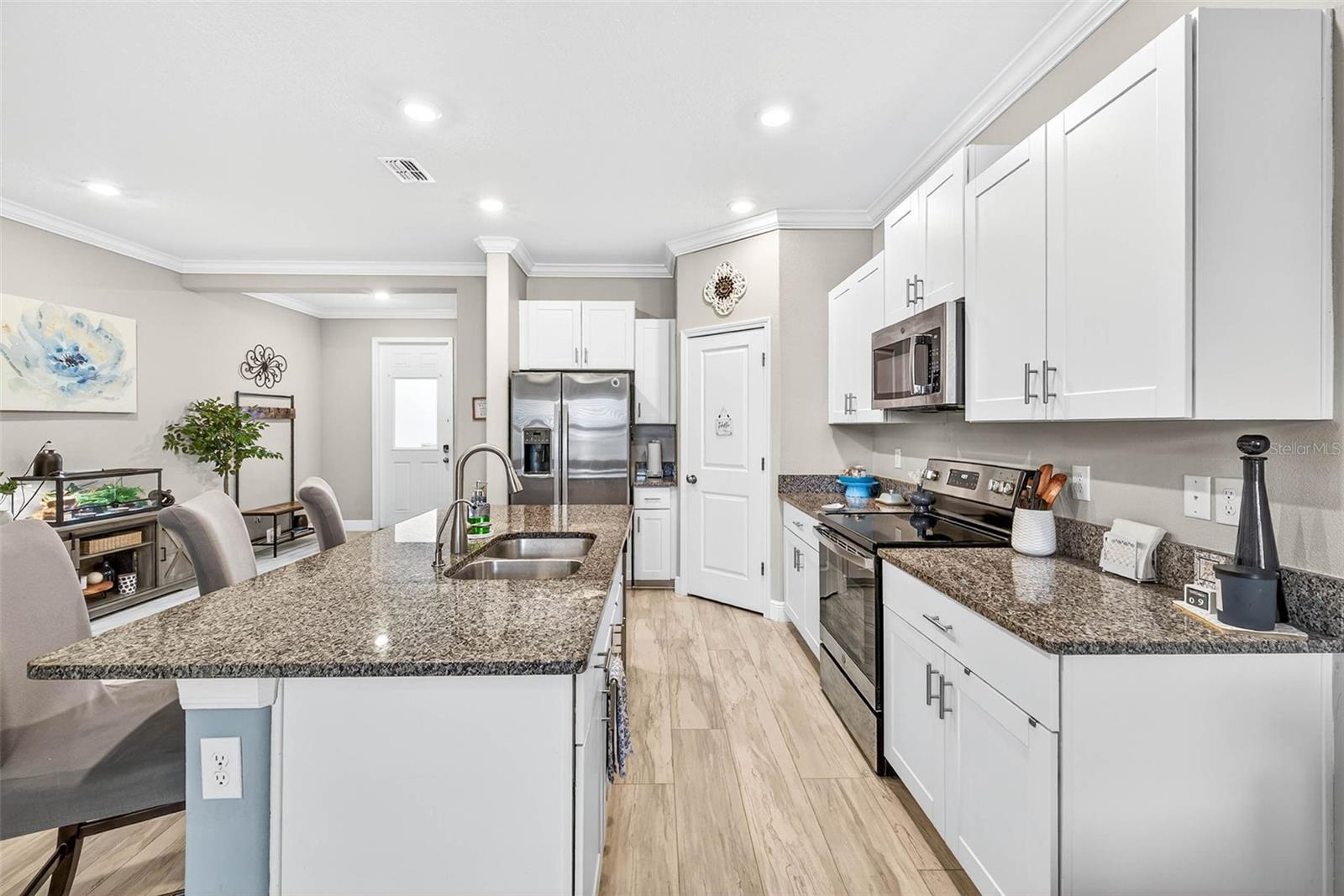 Enjoy cooking again in this great space.