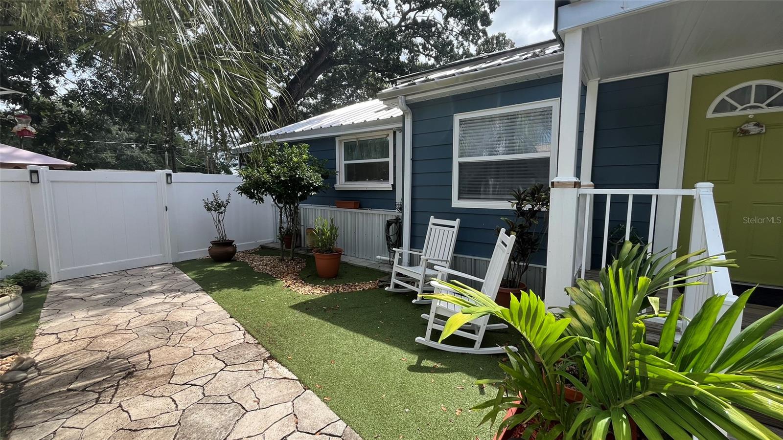 Courtyard path to backyard