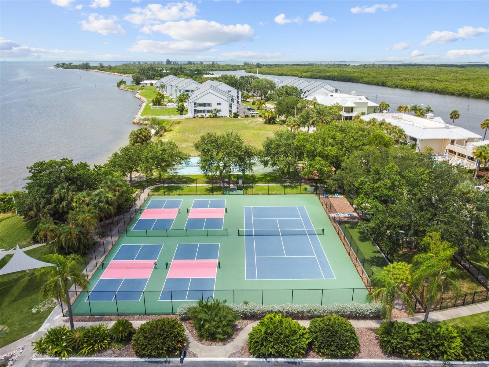Community Tennis and Pickle Ball Courts