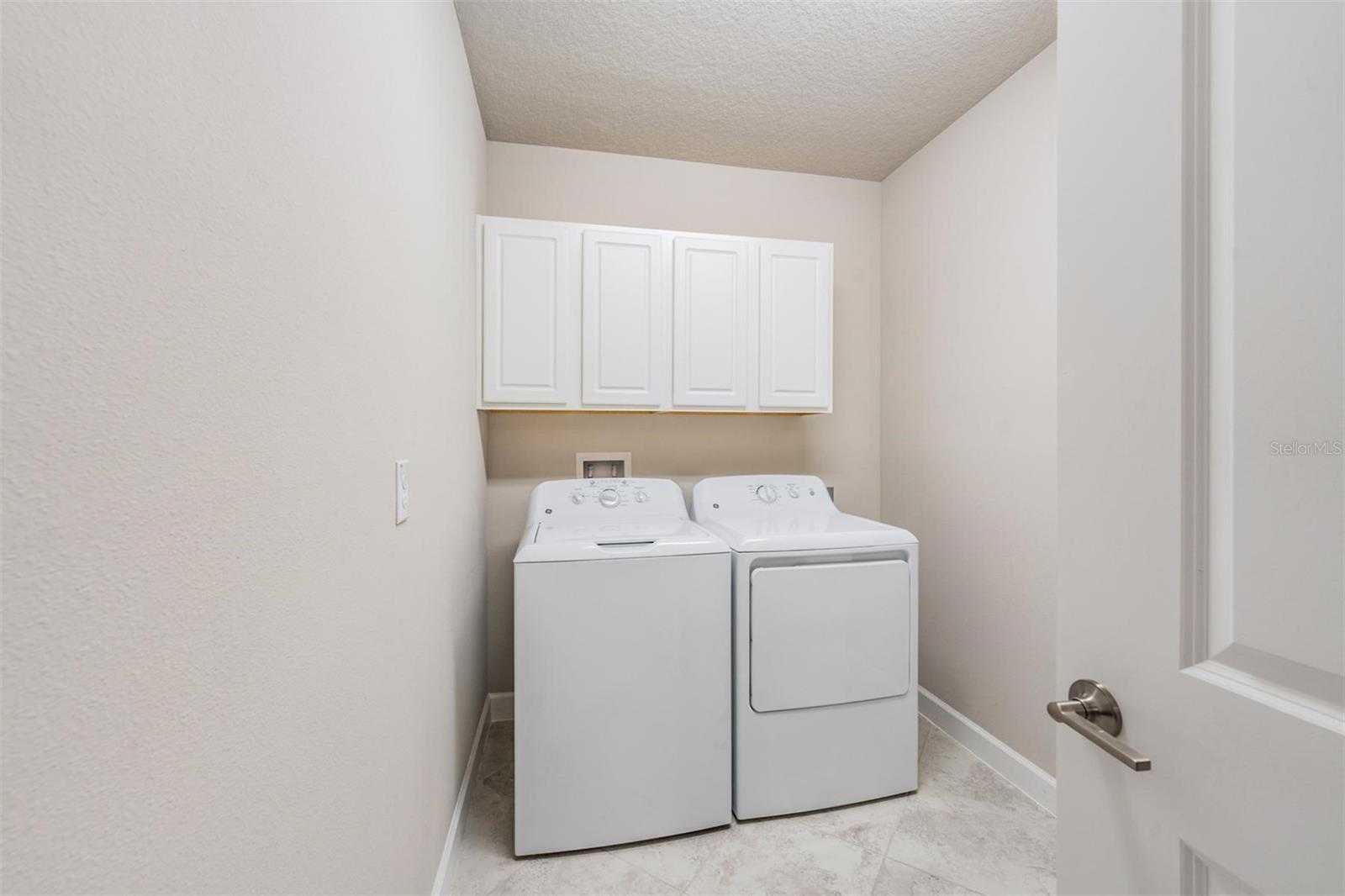 Laundry room wi/washer & dryer and cabinets