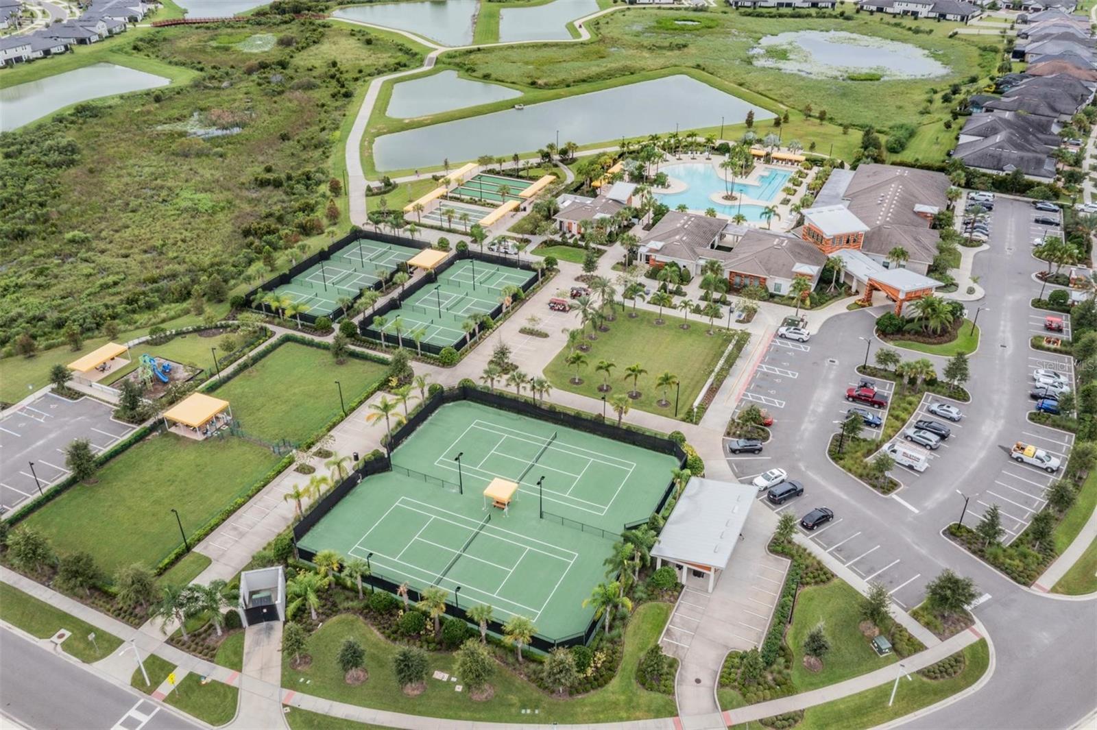 Tennis & pickleball courts