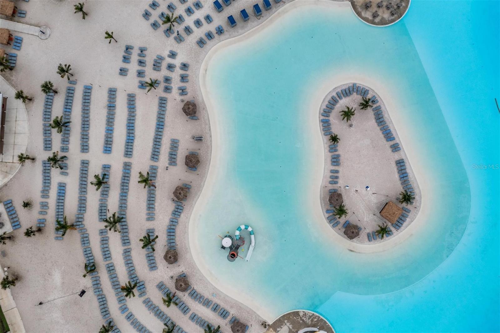 Sandy beaches at the lagoon located just a few blocks away!