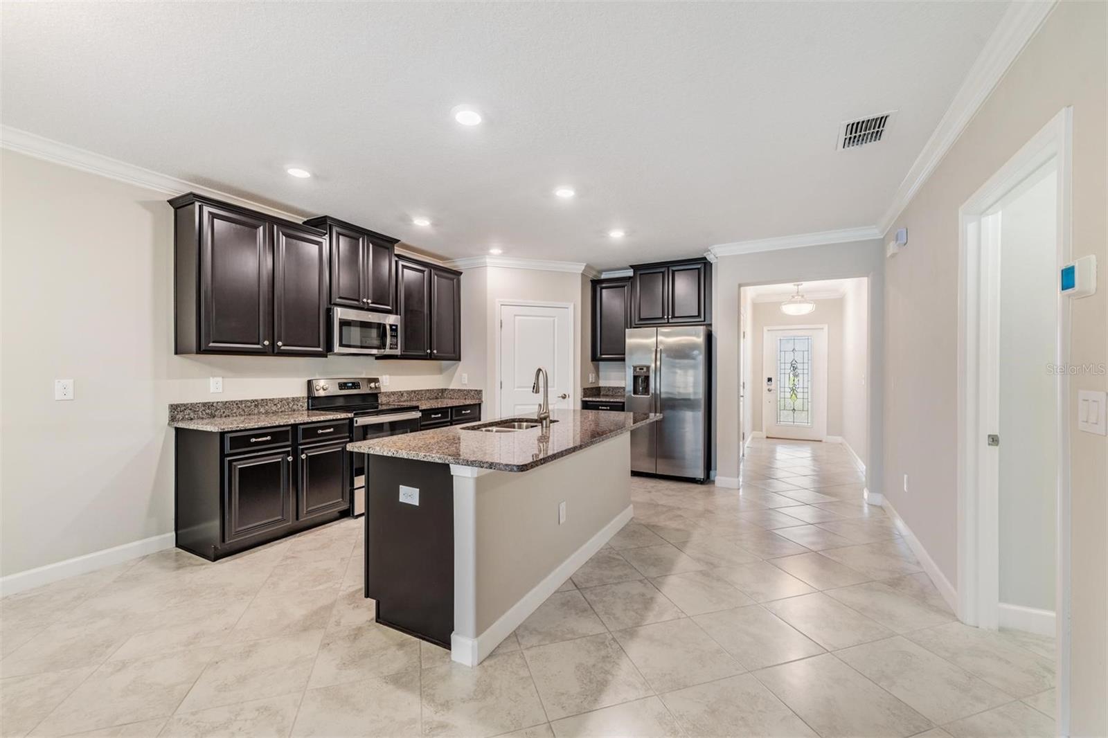 Upgraded cabinets & granite countertops!
