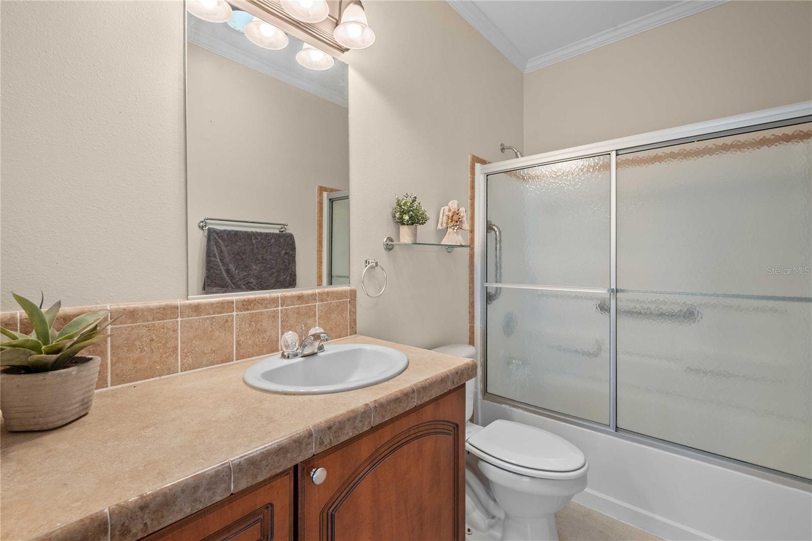 BATHROOM 2