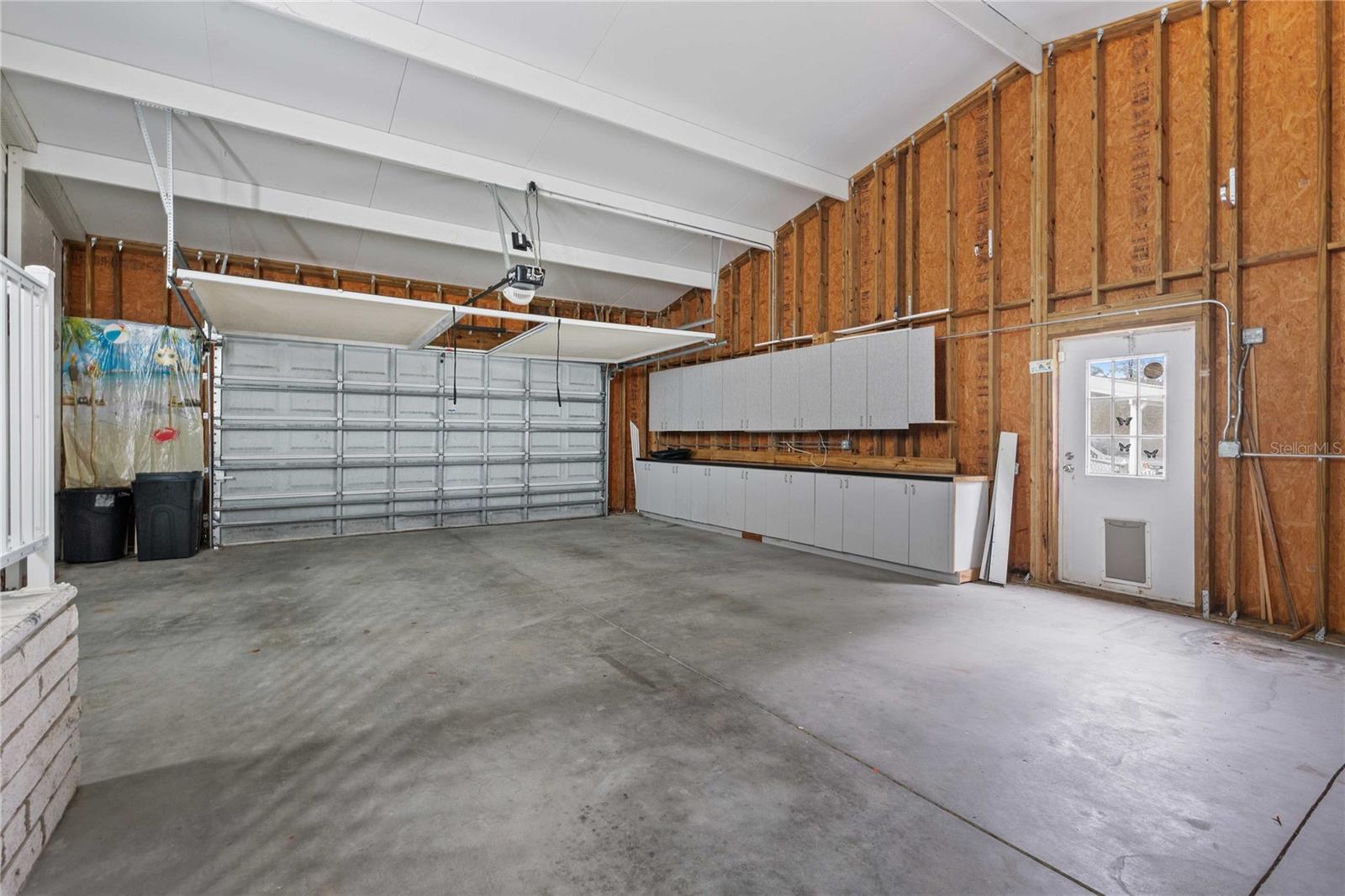 OVERSIZED GARAGE