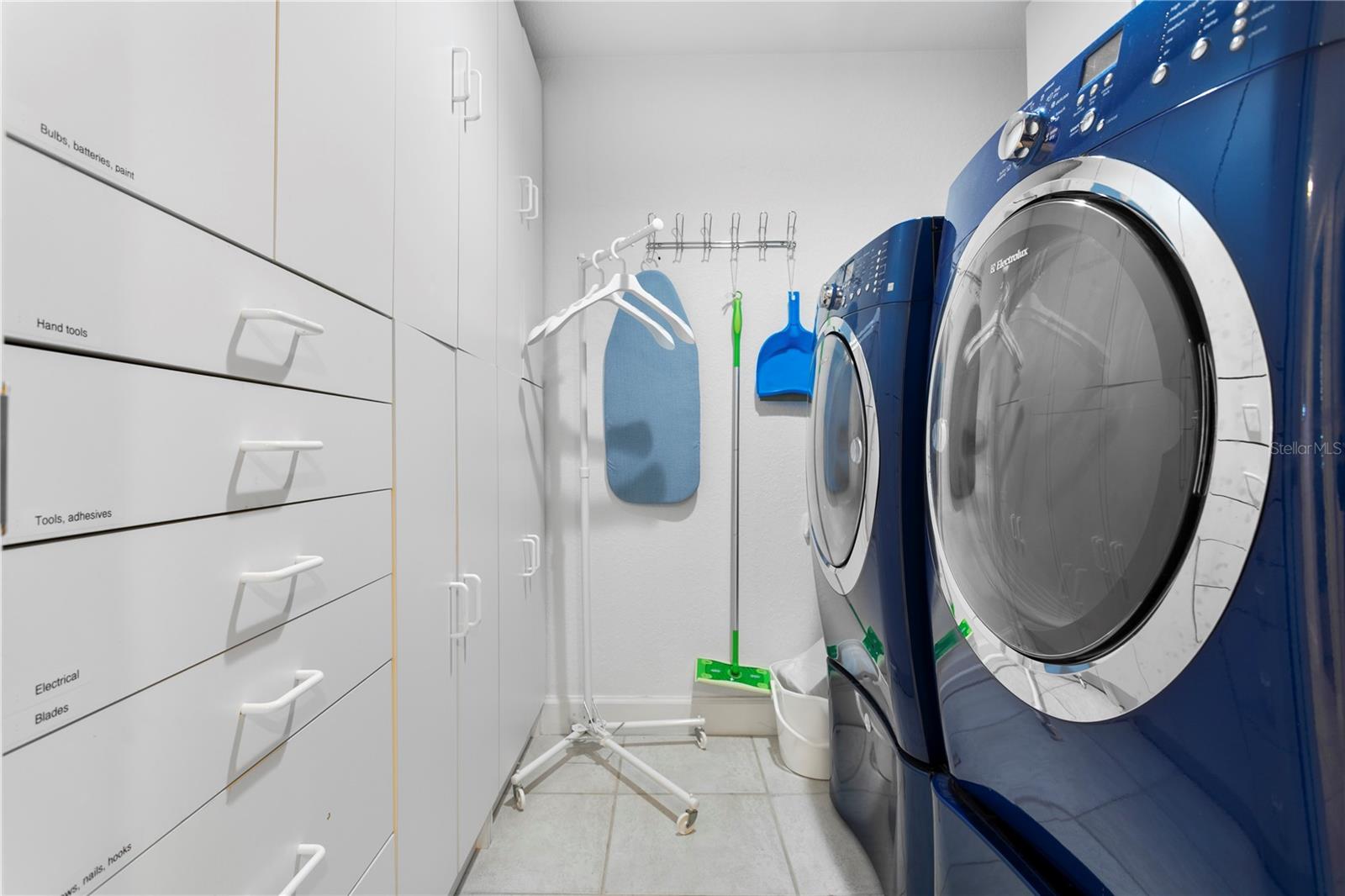 Walk-in Laundry with Storage