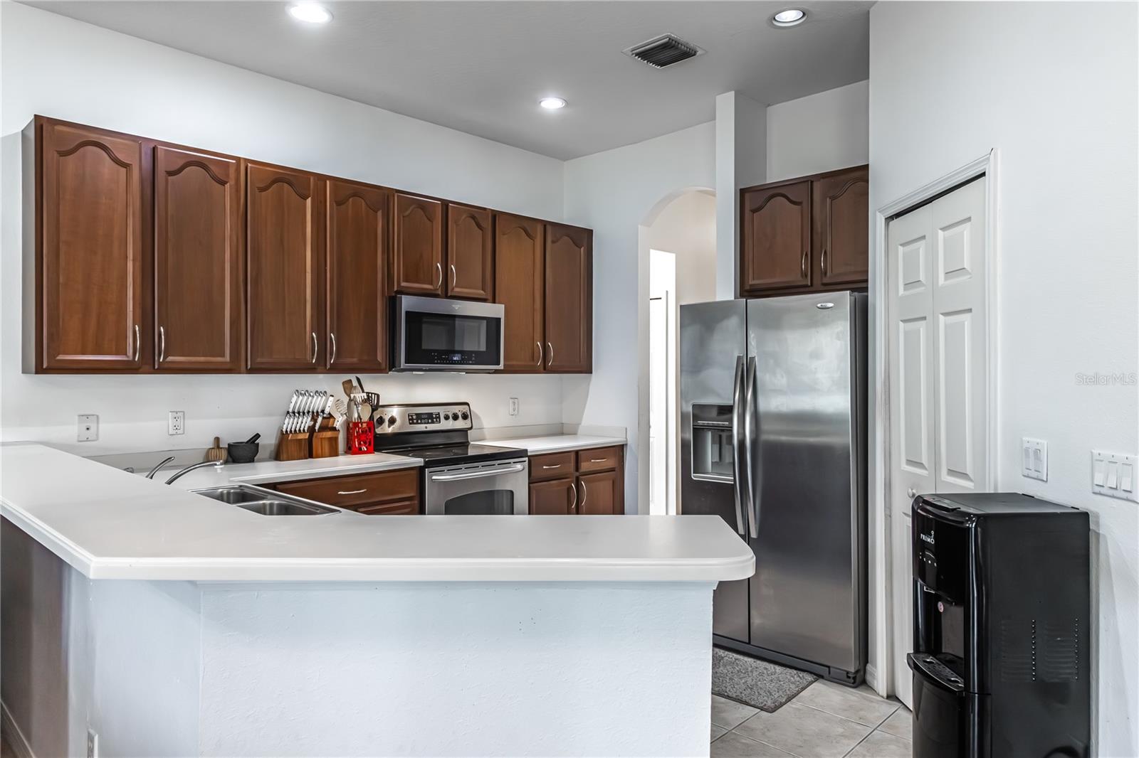 kitchen with breakfast bar