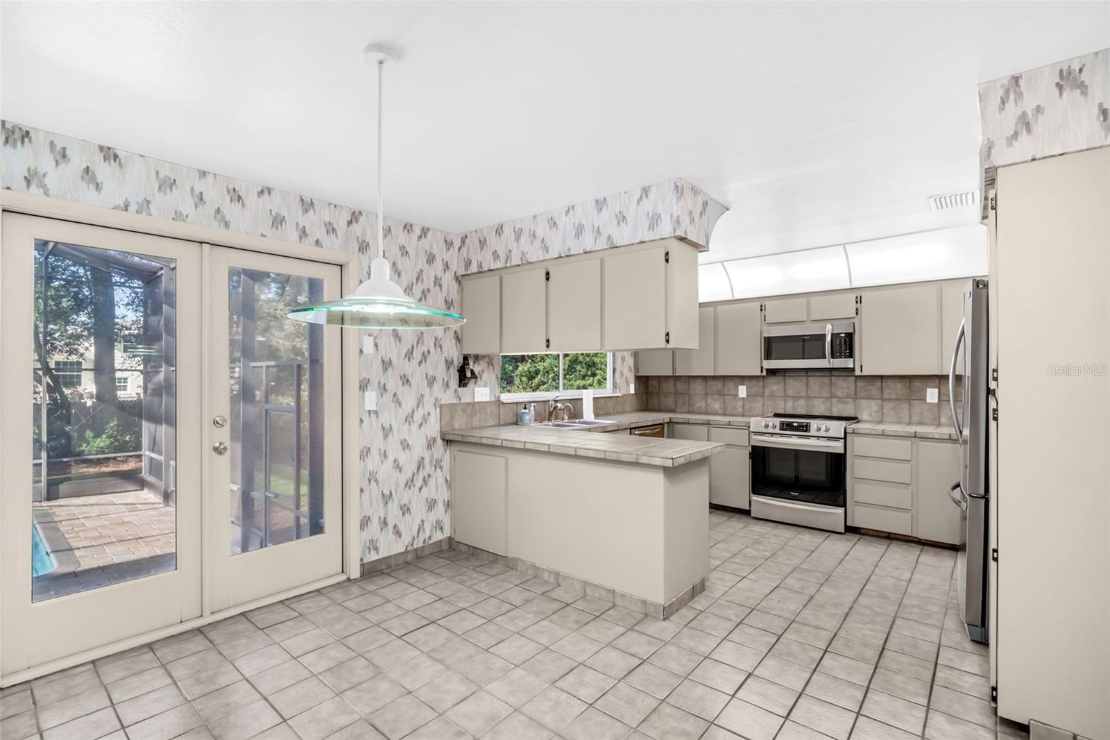 Kitchen with Breakfast area