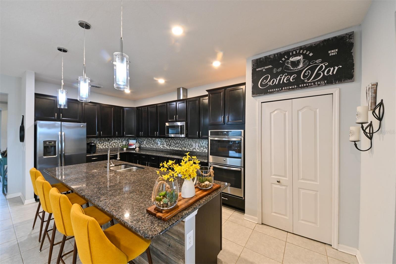 Gourmet kitchen 3