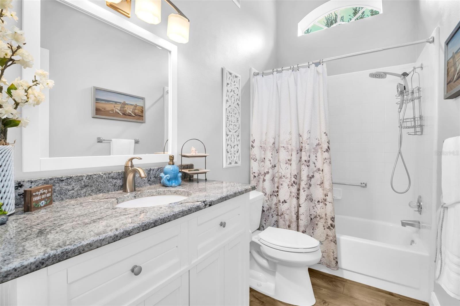 Updated bath conveniently located between the main living & guest suite with tub/shower combo~