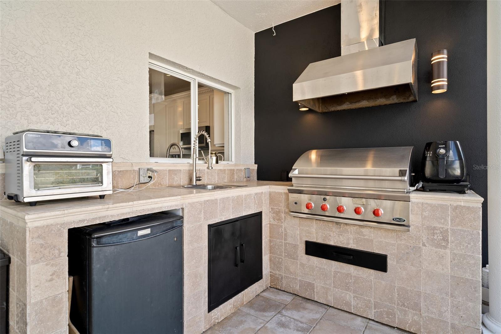 Outdoor kitchen