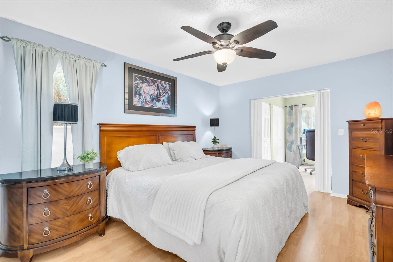 Large master suite big enough for a king plus an office~