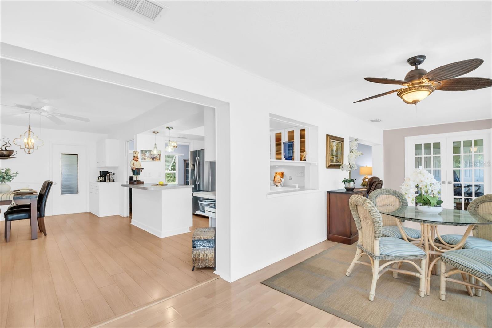 Convenient pass-through between the kitchen and Florida room~