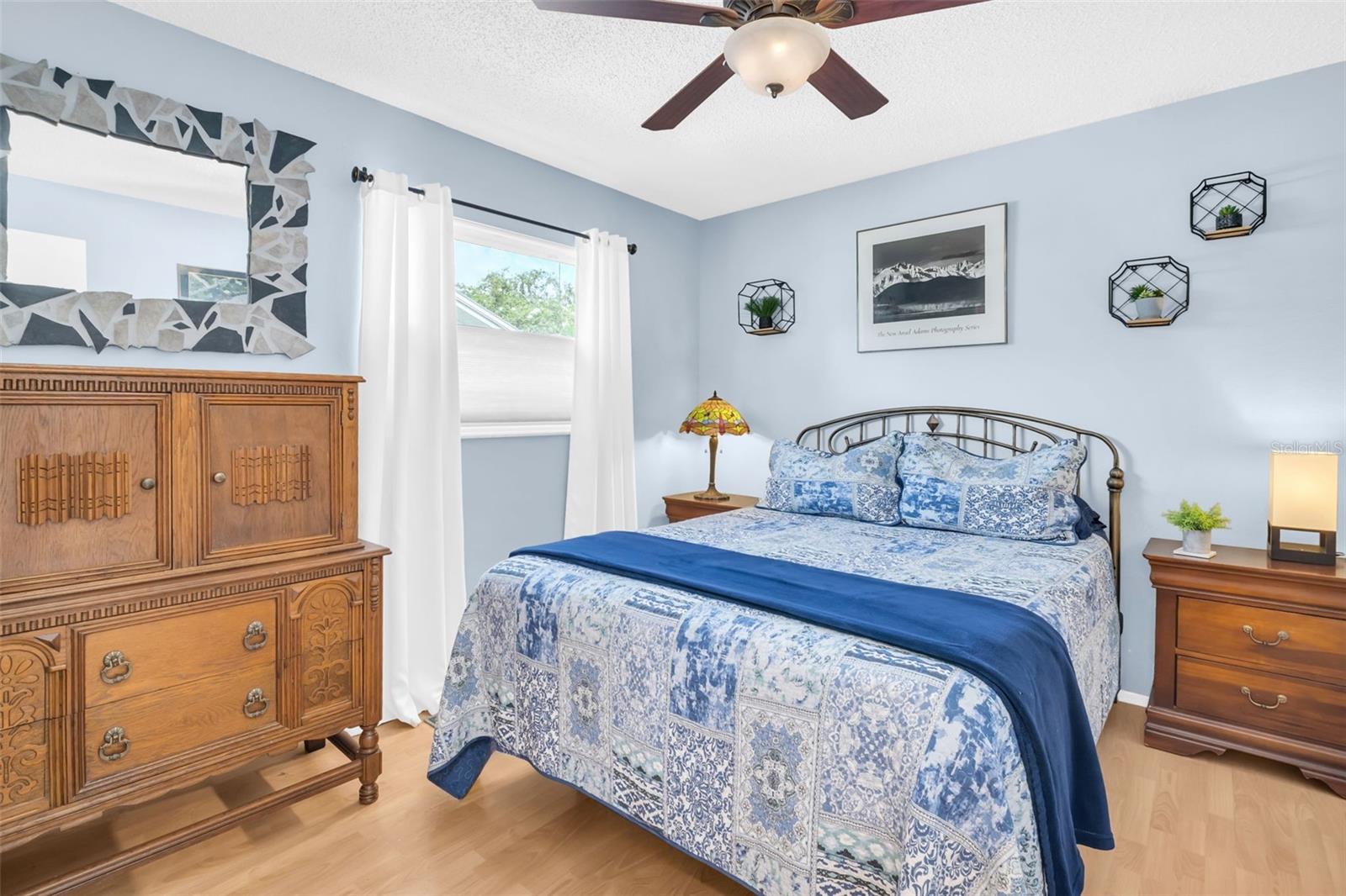 Gracious guest suite~