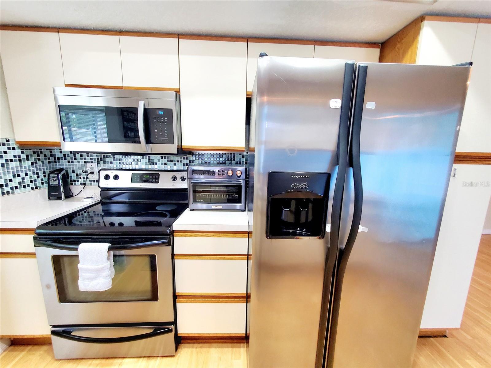 STAINLESS STEEL APPLIANCE