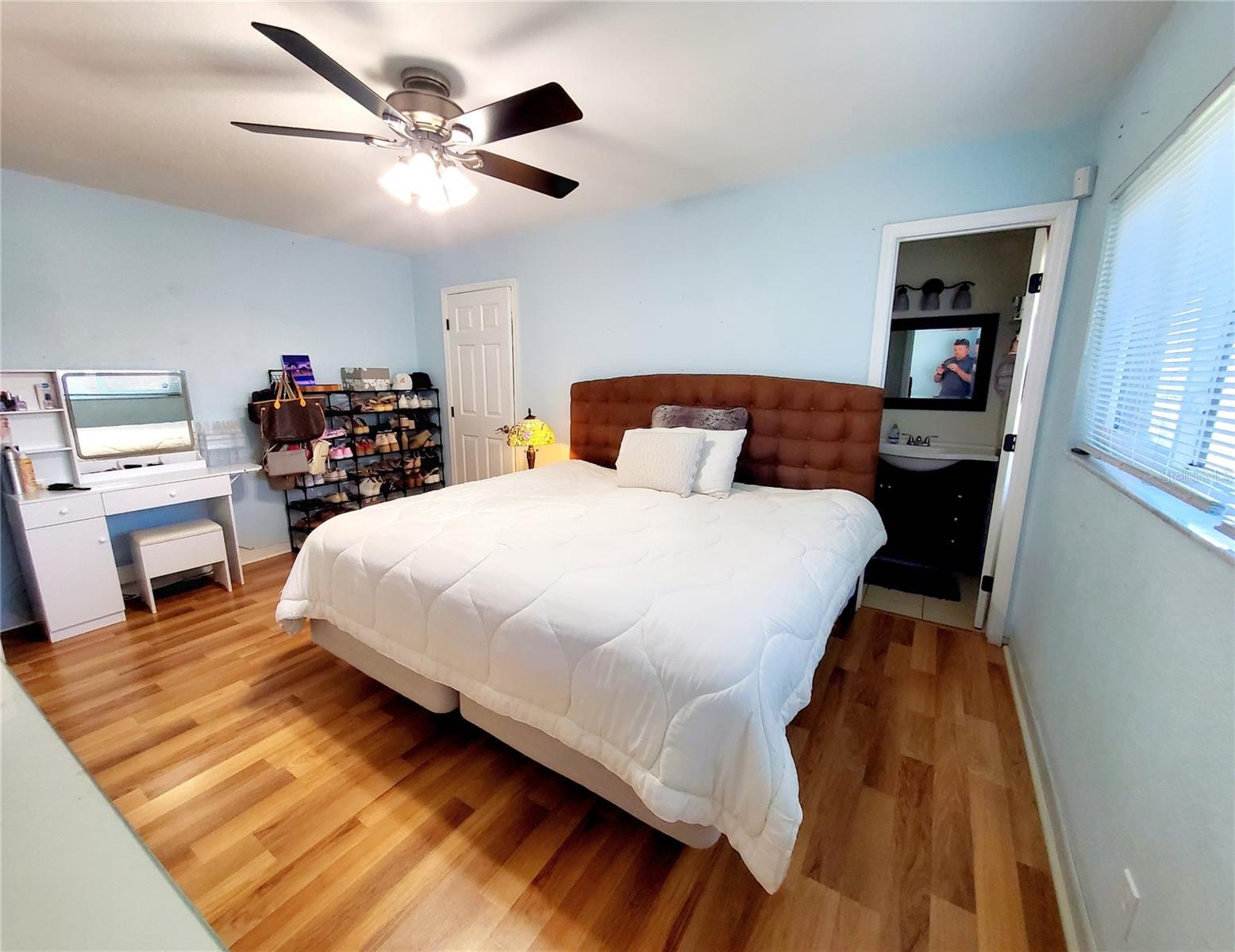MASTER BEDROOM SUITE