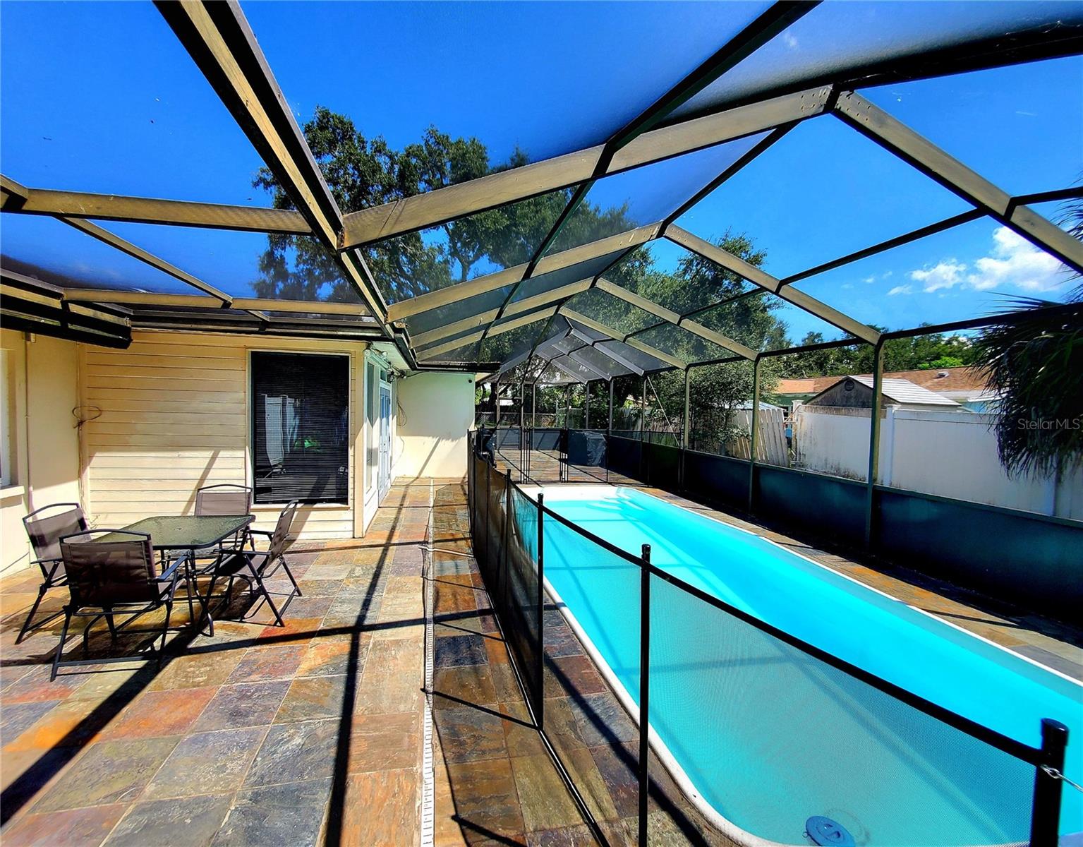 LARGE SCREENED POOL PATIO