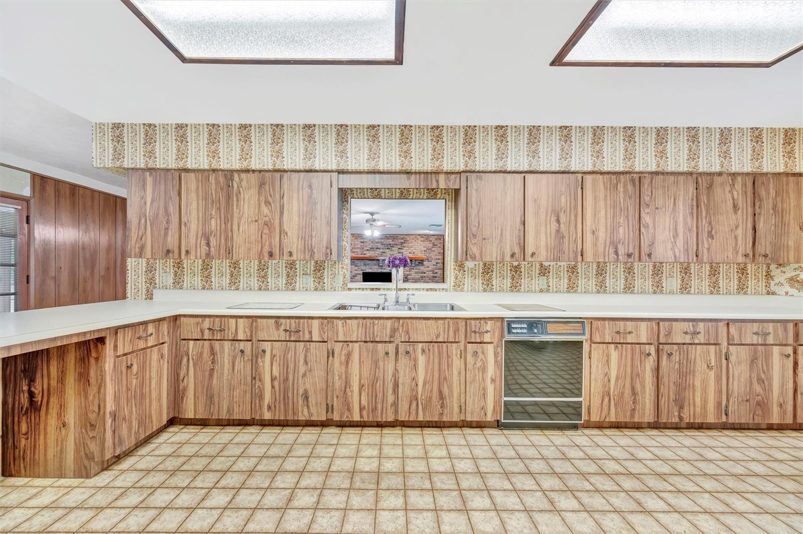 Plenty of cabinetry