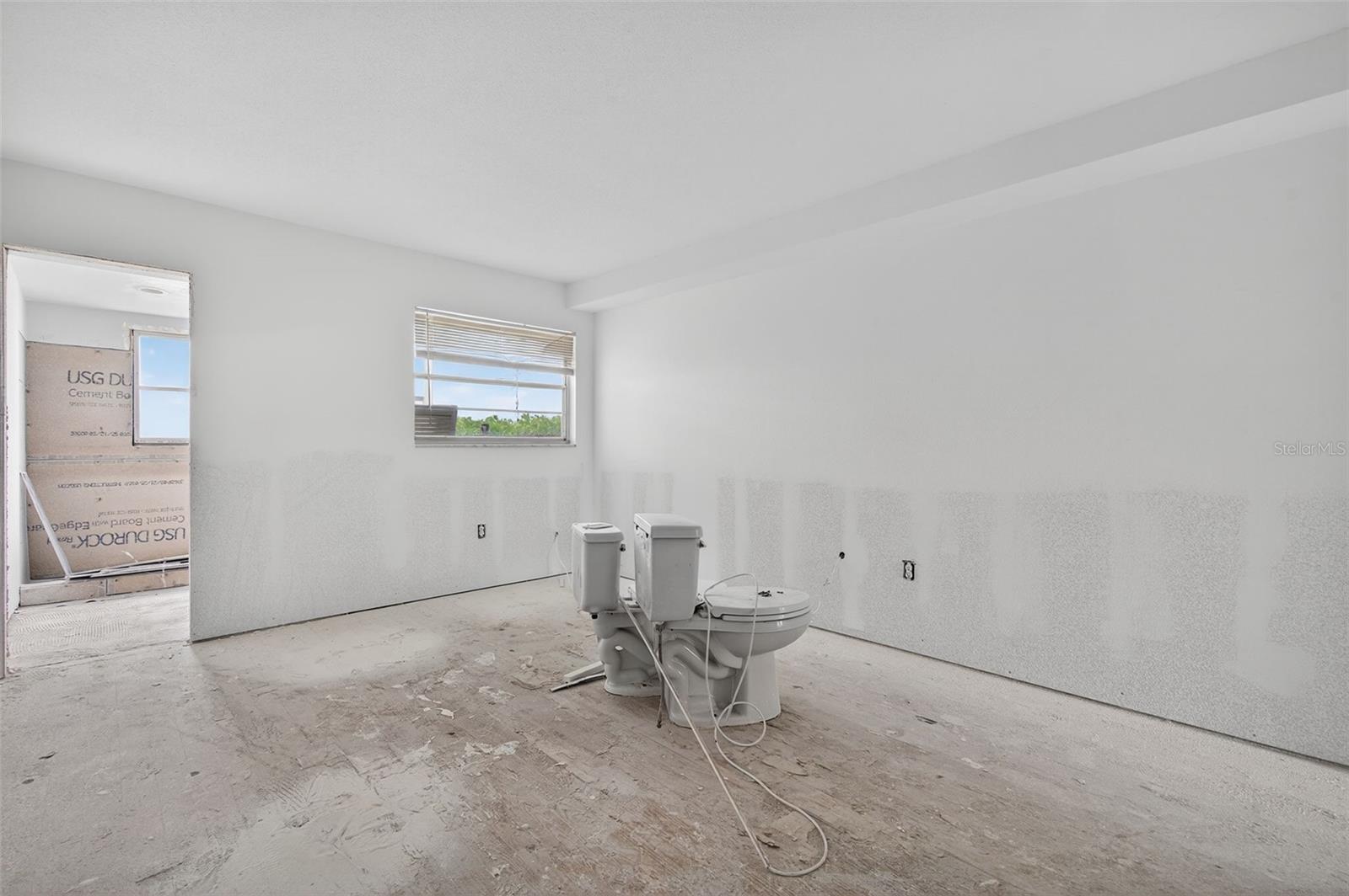 Primary Bedroom facing the bathroom door and lanai