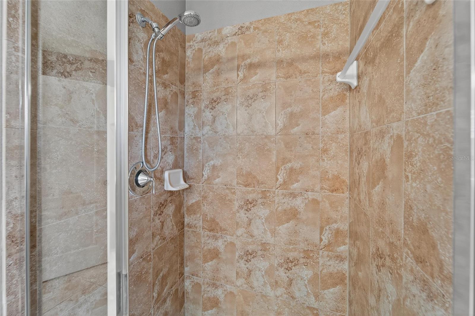 TB8426713