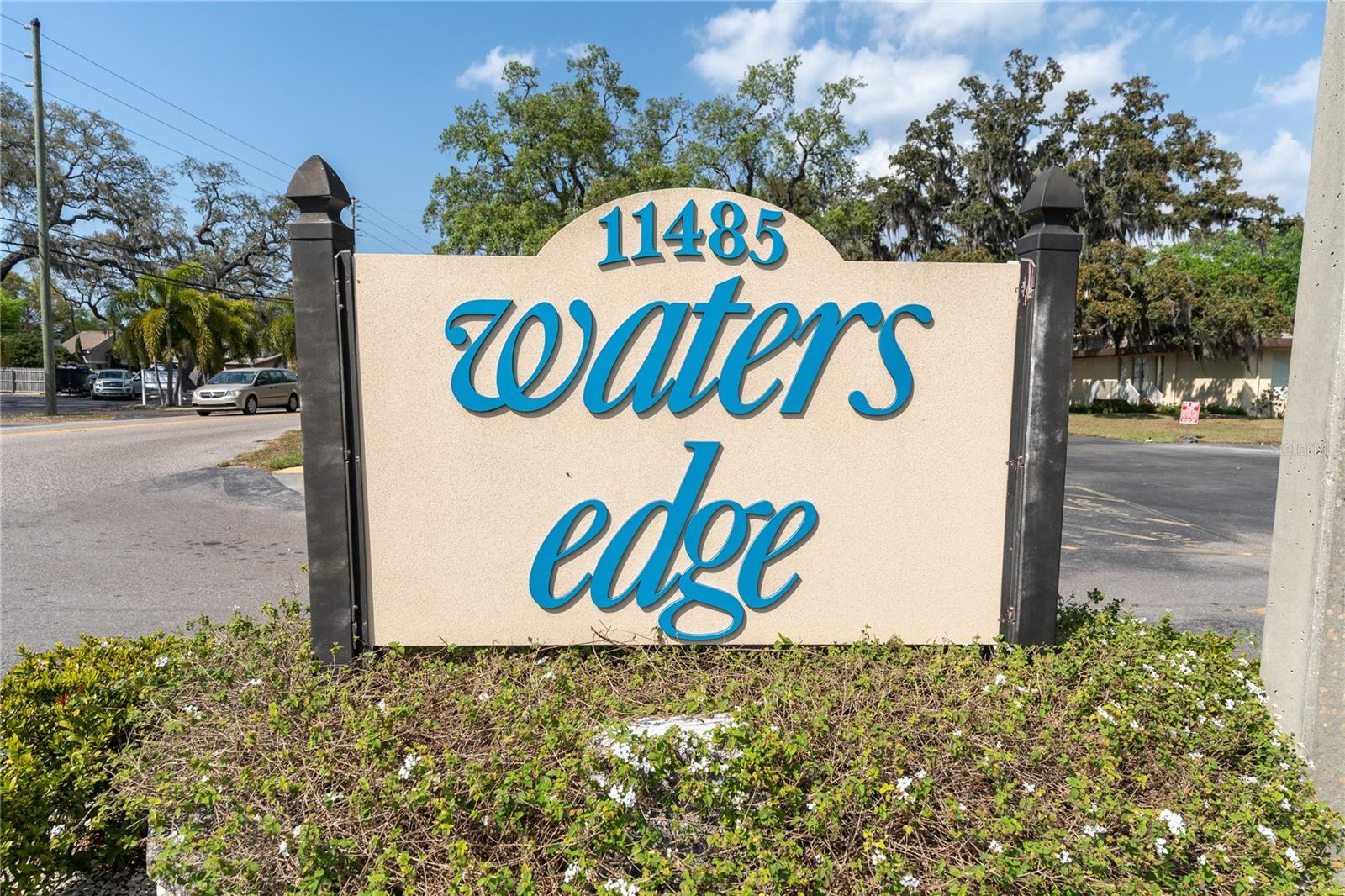 Entrance to Waters Edge from Oakhurst Road