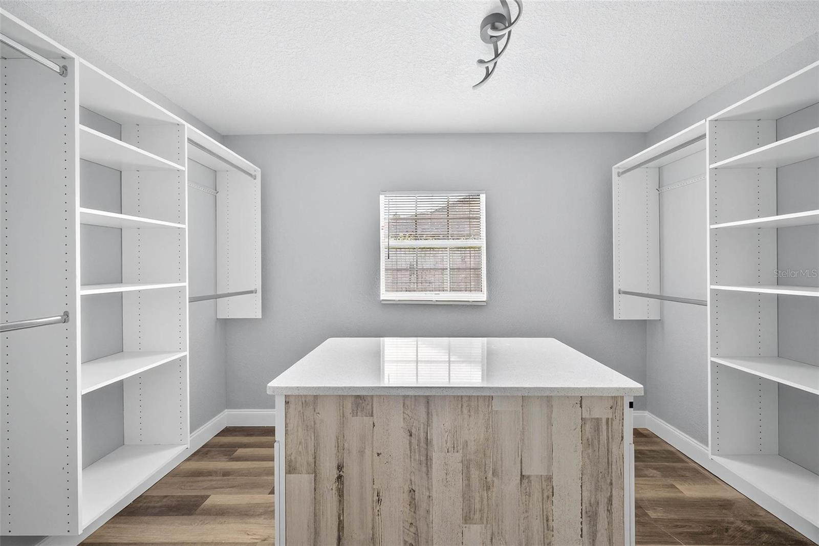 9X12 WALKIN CLOSET