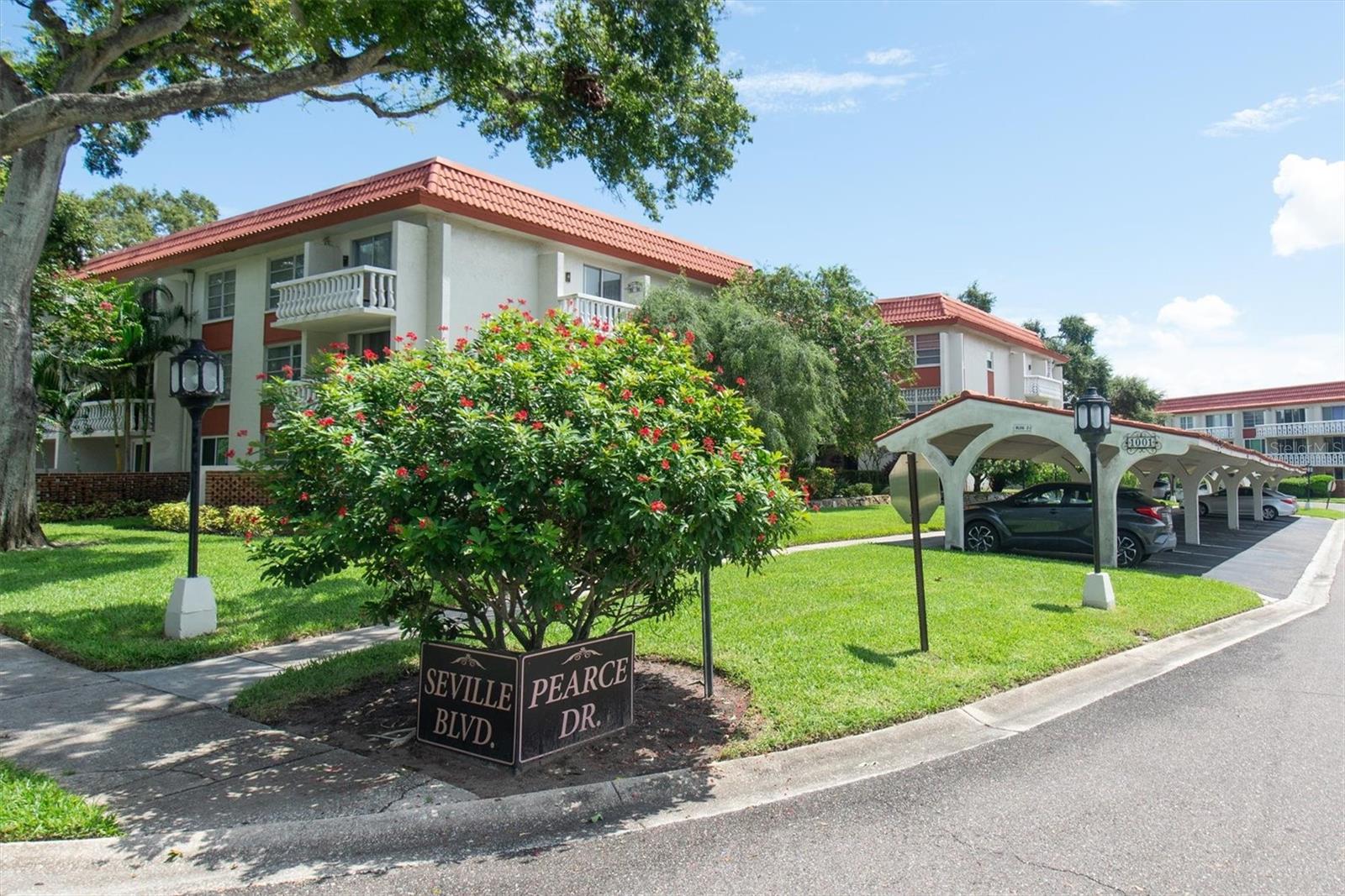 Pearce Drive from community entry