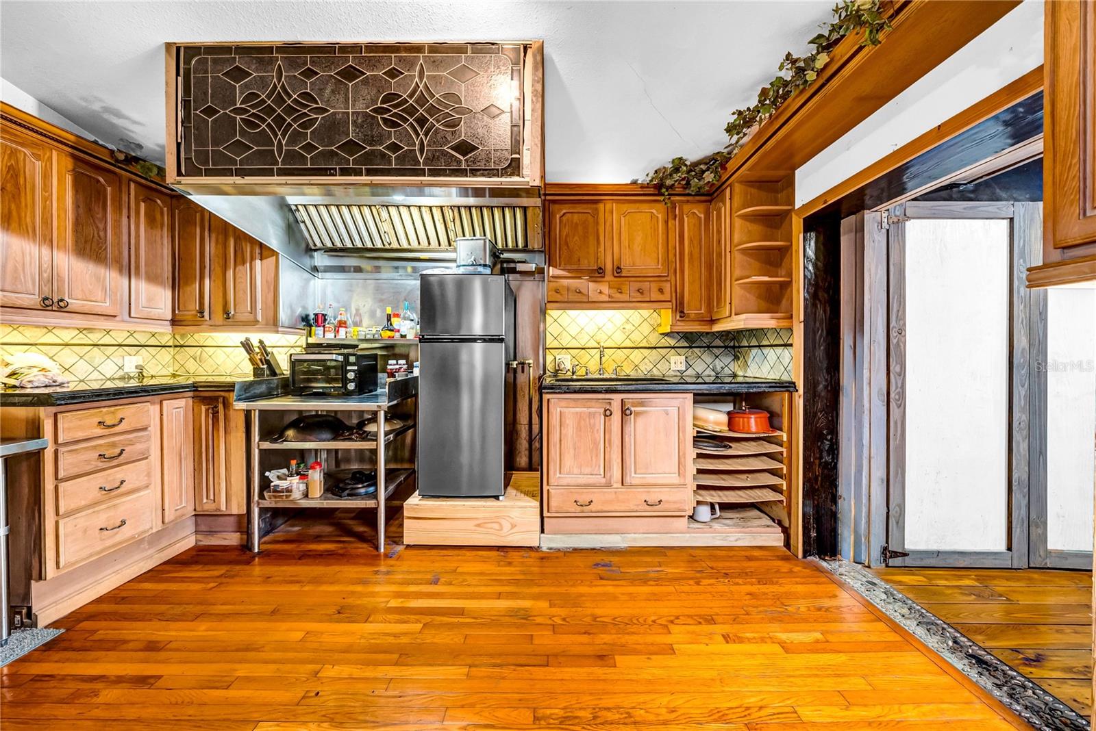 Restaurant grade range hood